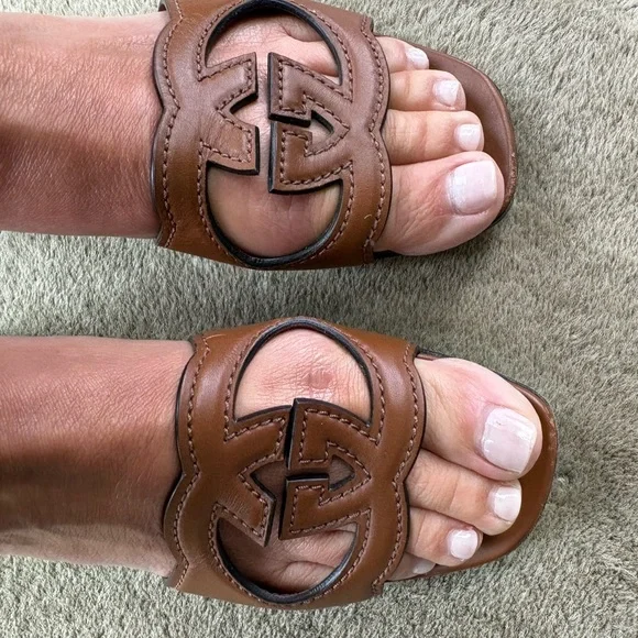 Gucci Tan Leather Logo Slide Sandals - Picture 5 of 6